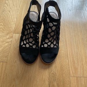 Vince Camuto Like New black peeptoe booties size 5